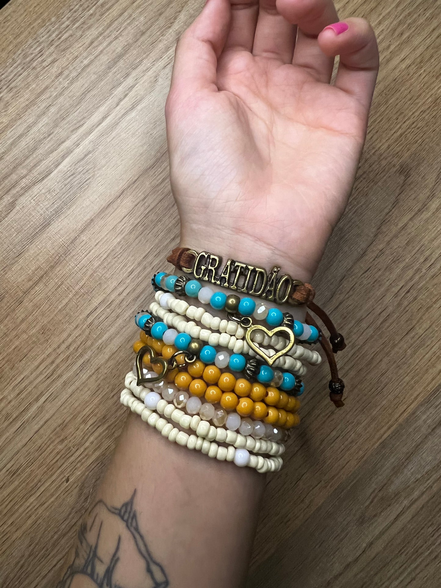 Kit 10 Pulseiras Energizadas Gratidão azul branco amarelo