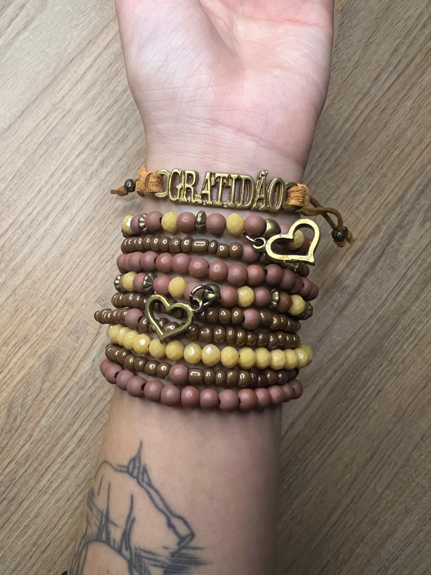 Kit 10 Pulseiras Energizadas Gratidão marrom amarelo