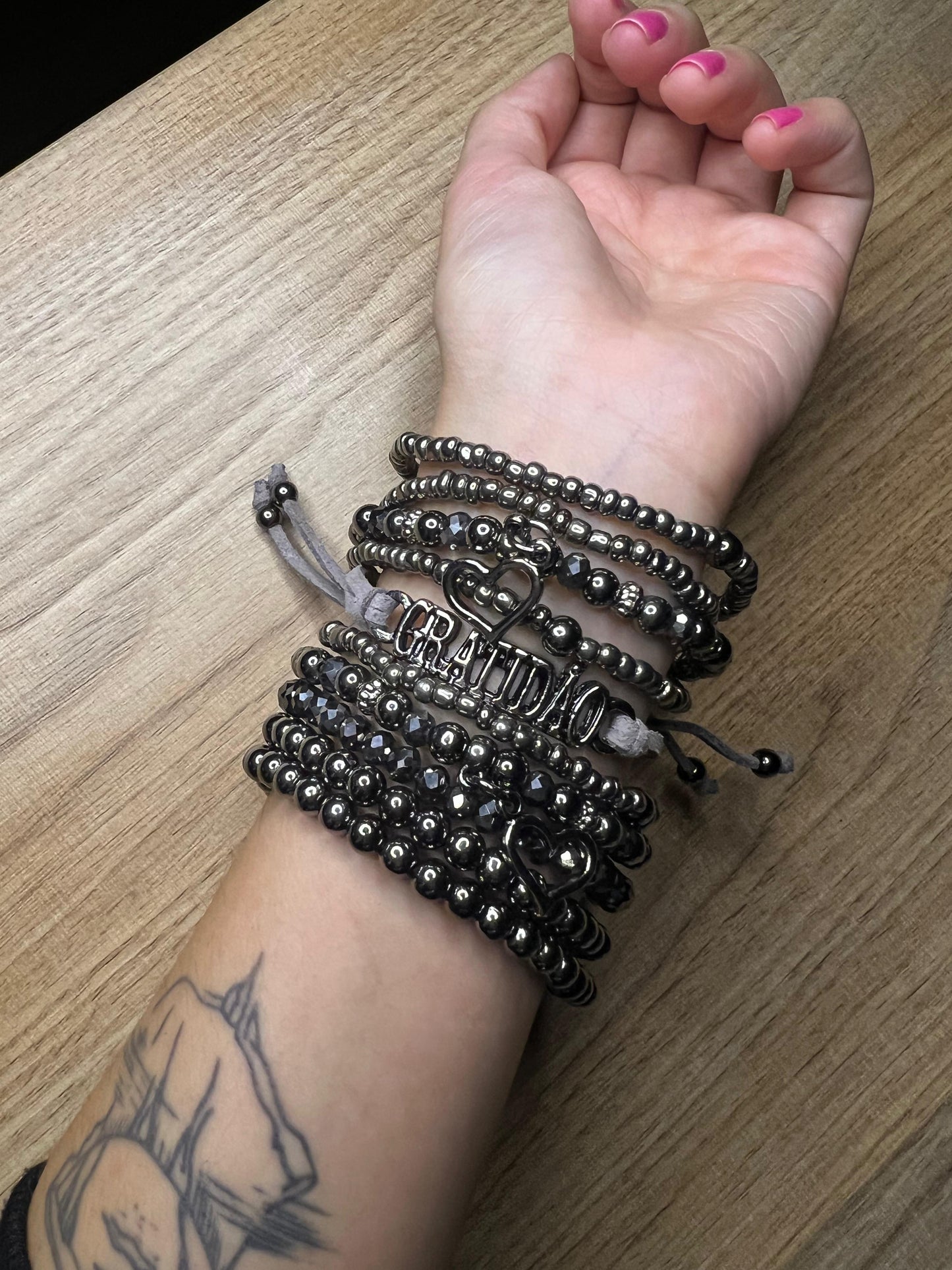 Kit 10 Pulseiras Energizadas Gratidão cinza