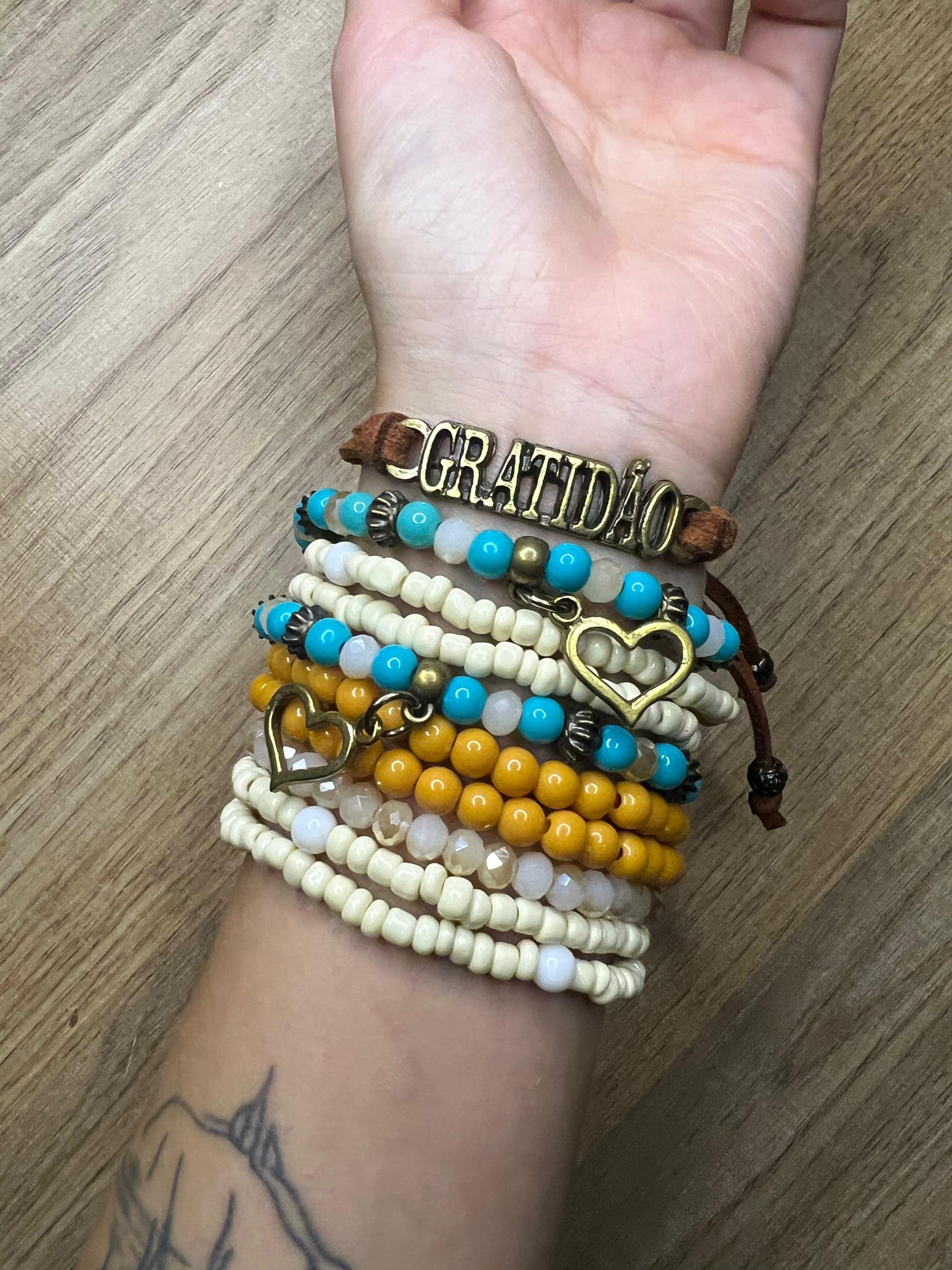 Kit 10 Pulseiras Energizadas Gratidão azul branco amarelo